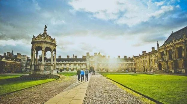 ucl是什么大学多少钱 a0c64e51106a43ddbb69b2beeca85e79.jpeg