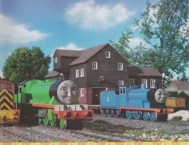 爱德华是一辆备用小火车.他的颜色和托马斯一样,个头和詹姆士差不多.