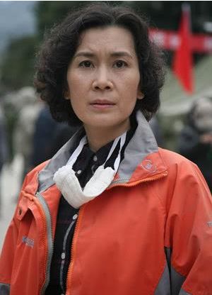 她是国家一级演员，为拍戏与老公离婚，今61岁仍