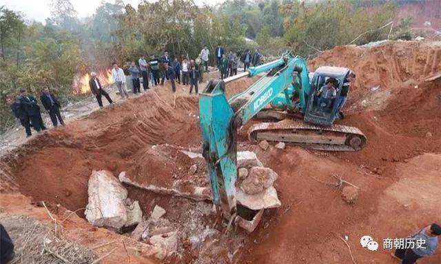 王文源|湖南发现一处清朝古墓，挖到一半，考古队长：这不是我家祖坟吗？