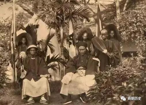 法国|匪徒被处决前，望向将军家属，将军忙道：放人！25年后他威震一方