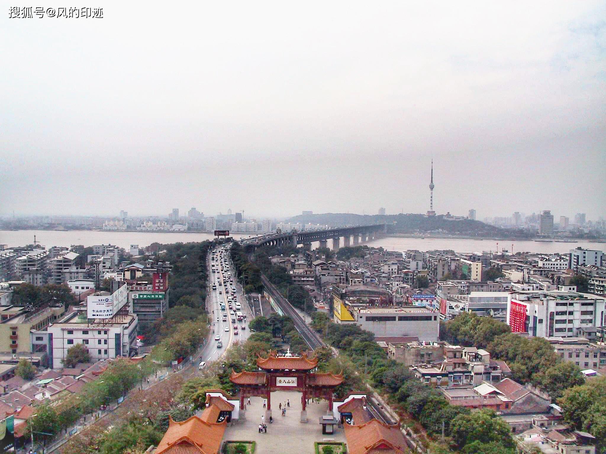 我去过的武汉,屹立在坚韧的荆楚大地,是个不屈的英雄城市