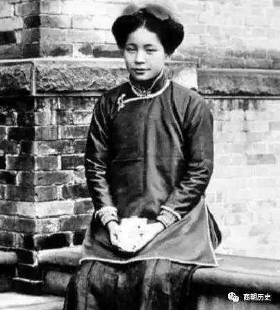 法国|匪徒被处决前，望向将军家属，将军忙道：放人！25年后他威震一方