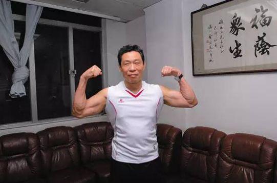 钟南山院士坚持跑步70年:锻炼就像吃饭,是生活的一部分