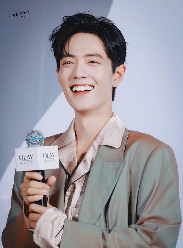 为什么肖战的笑给人感觉越来越假?