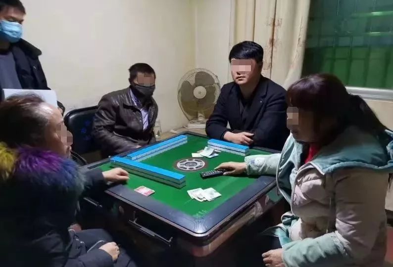 疫情聚众打牌怎么办〖【疫情期间打麻将〗