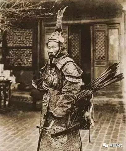 法国|匪徒被处决前，望向将军家属，将军忙道：放人！25年后他威震一方