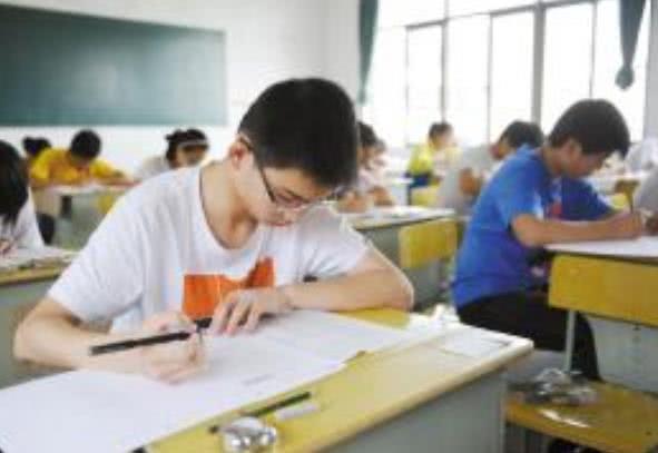 原创延期开学，教育专家：借机加快中、高考改革！家长马上吵翻了