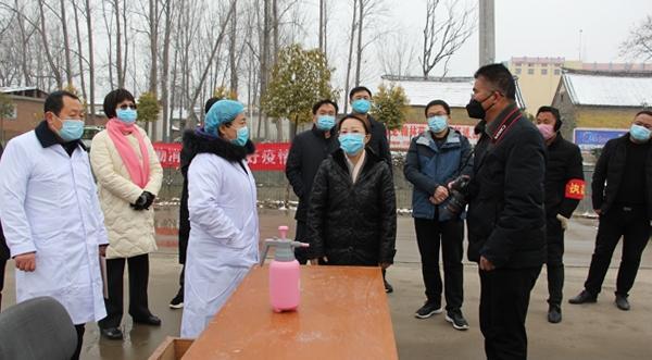 临颍赵丹深入小区和村庄实地督导密切接触者隔离管理工作