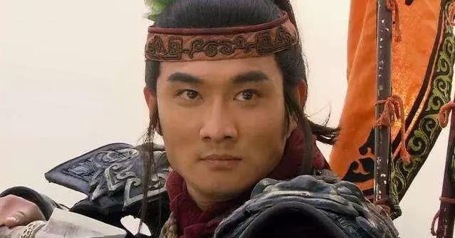 武藝|張清連敗梁山十五位大將，面對武藝平平的厲天閏，為何卻被秒殺