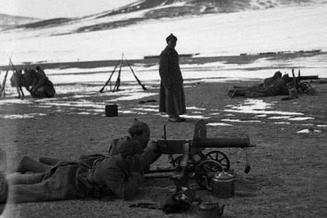 独立|他曾带兵收回中国156万平方公里领土，却穿着睡衣被军阀拖走枪毙