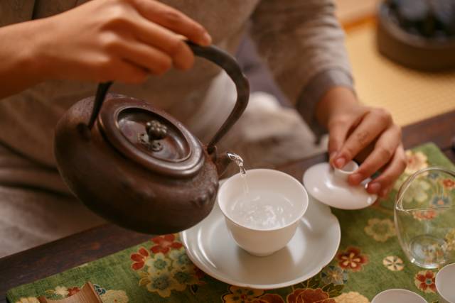 一杯茶,一缕芬芳; 一杯茶,唇齿留香; 一杯茶,岁月静好; 一杯茶,温馨