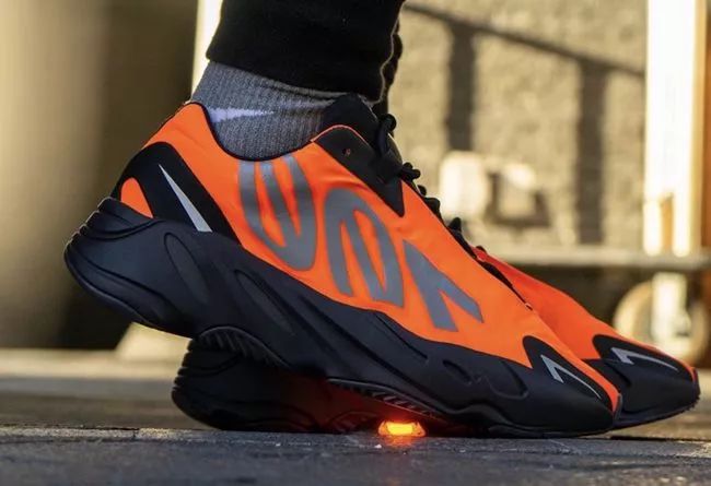 yeezy700mnvn黑橙配色传言将在上海发售