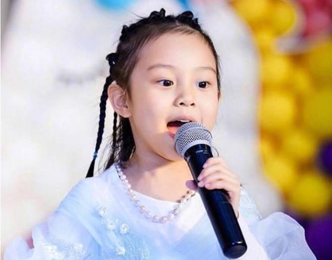 原创甜馨6岁成攀岩小能手近照颜值曝光后这还是我们认识的她吗