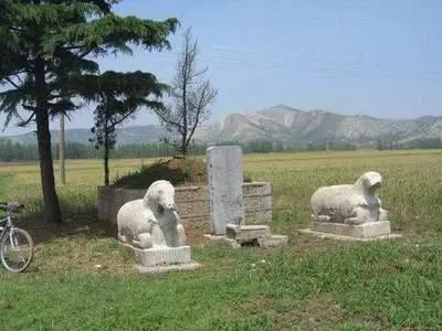 独立|他曾带兵收回中国156万平方公里领土，却穿着睡衣被军阀拖走枪毙