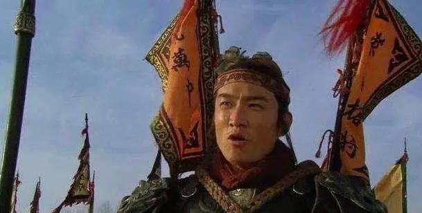 武藝|張清連敗梁山十五位大將，面對武藝平平的厲天閏，為何卻被秒殺