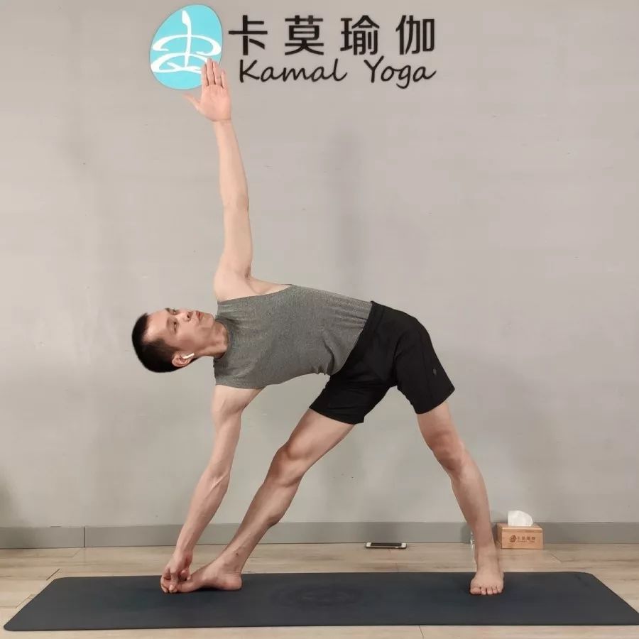一个人怎么练反手拧拉 afd8a6115dd2489e94677007a399e034.jpeg