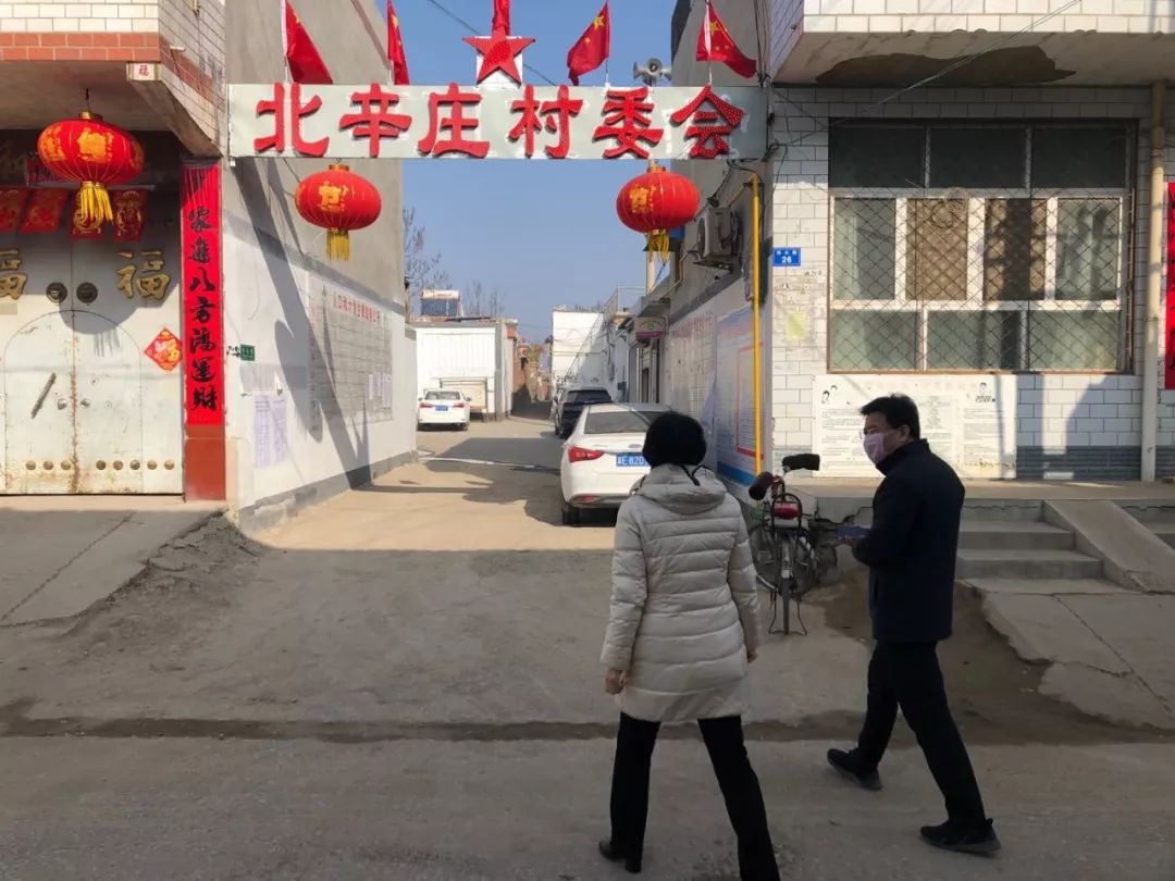 检测工作流程进行认真查看,并深入北辛庄村调研村级防控工作开展情况