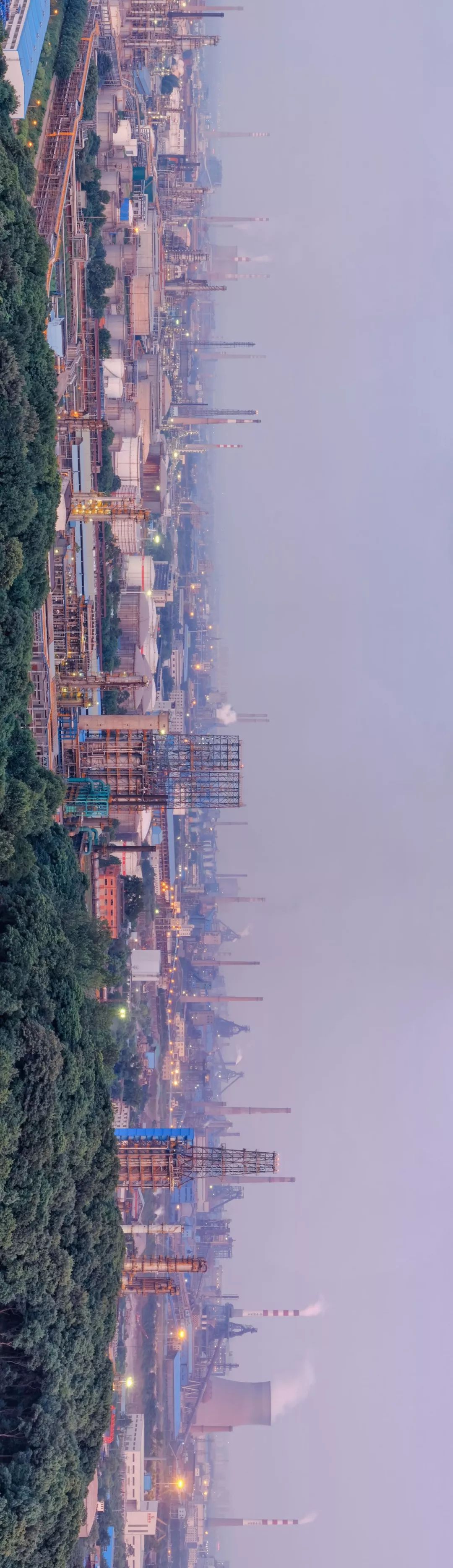 武汉钢铁集团工厂:1995年开始建设,目前位居全球钢铁行业第四位公元