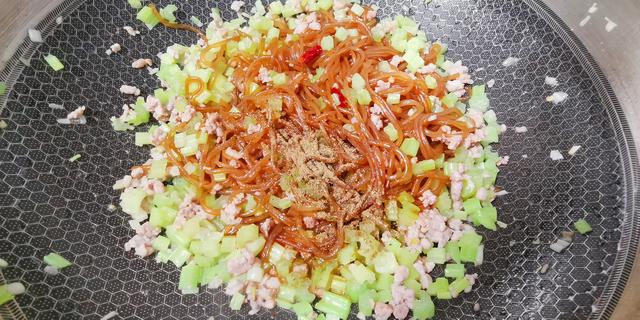 怎么炒肉末不会粘锅 dbc657b9405e4975918f7f9d9743fbc6.jpeg
