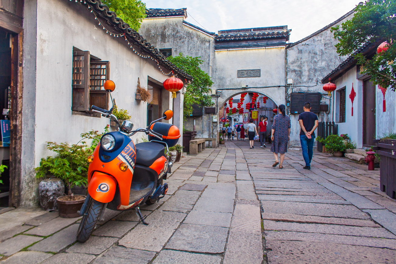 震泽宝塔街震泽宝塔街位于頔塘河北岸,可以说现在是古镇的一条主线,东