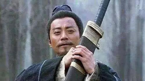 武藝|張清連敗梁山十五位大將，面對武藝平平的厲天閏，為何卻被秒殺