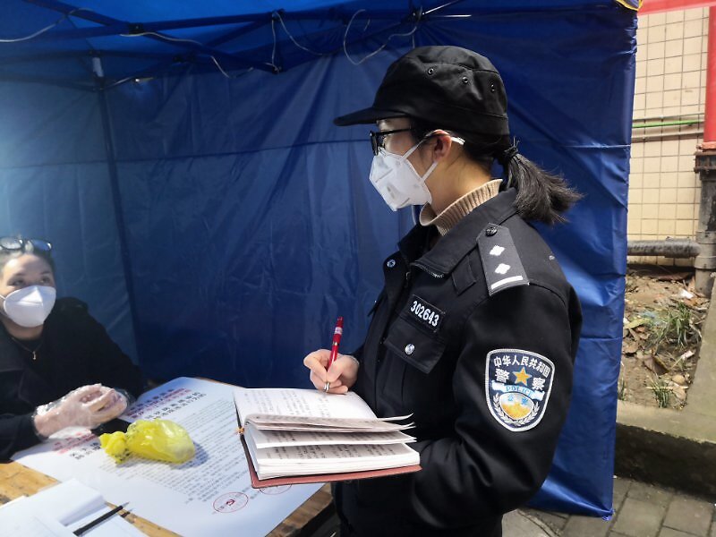 女警胡敏：“沉静”城市里的人群微光