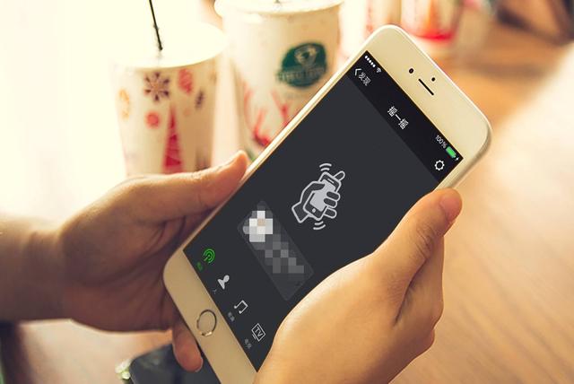 “宅在家里，和妻子相处10多天后，我突然不敢提