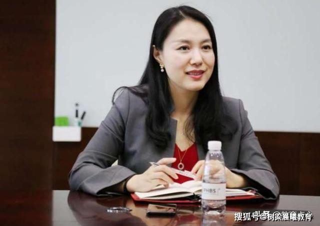 北大美女教授:颜值出众堪比明星,学术上务实上进