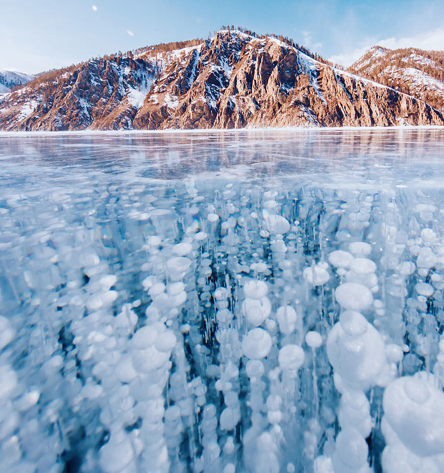我从未想过去到寒冷的北极,直到我看见冬日贝加尔湖的照片,严寒让人心