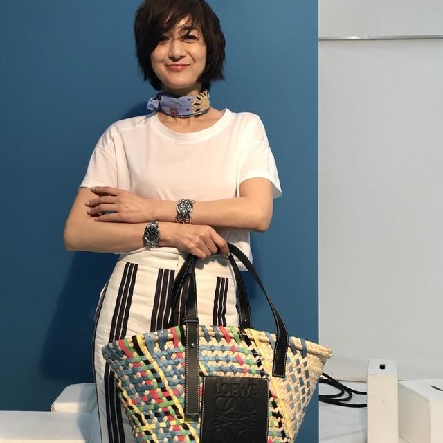 抗老可以用穿来应对50岁日本模特富冈佳子用行动完美诠释