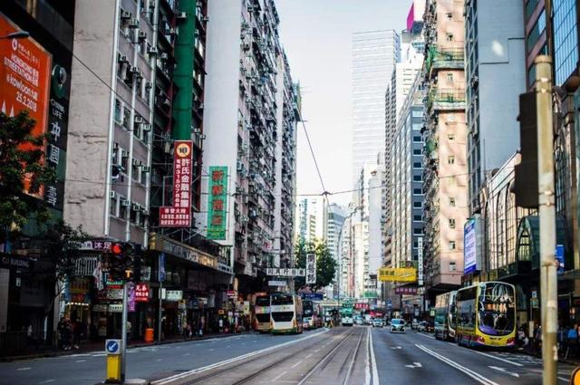 “宅在家里，和妻子相处10多天后，我突然不敢提