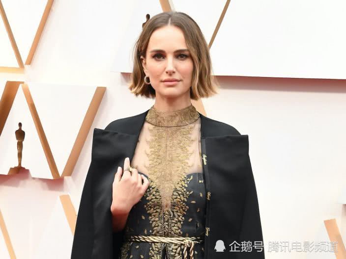 娜塔莉·波特曼奥斯卡上鸣不平,把遇冷女导演名字穿上身