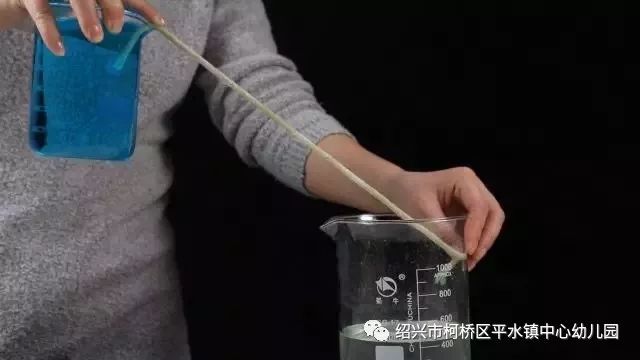 鸡蛋能立在盐上的原理是什么_鸡蛋放盐立起来的原理(2)