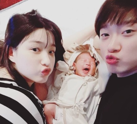 韩国23岁爱豆律喜诞下双胞胎 与崔敏焕未婚先孕
