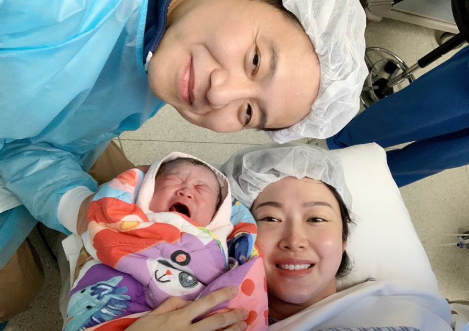 3年生3个儿子！女星剖腹产下8斤重儿子，产后素颜比章子怡还美