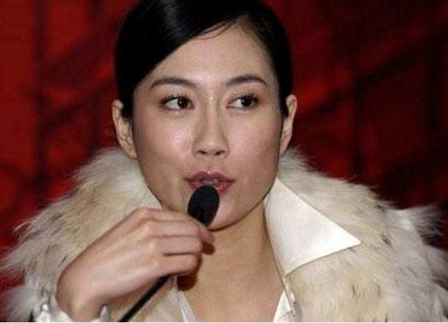 她被称“烂片之王”，出道多年不火，为拍戏吃