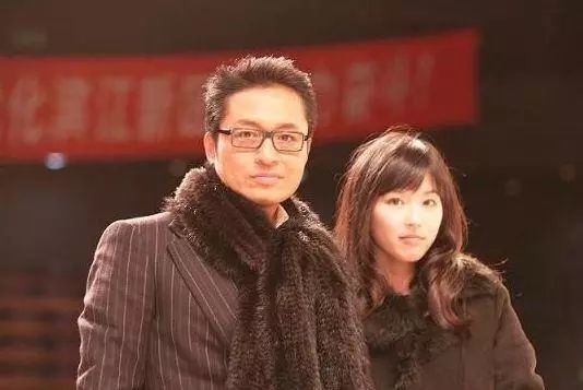 她24岁未婚先孕，34岁与影帝丈夫离婚，为儿子复