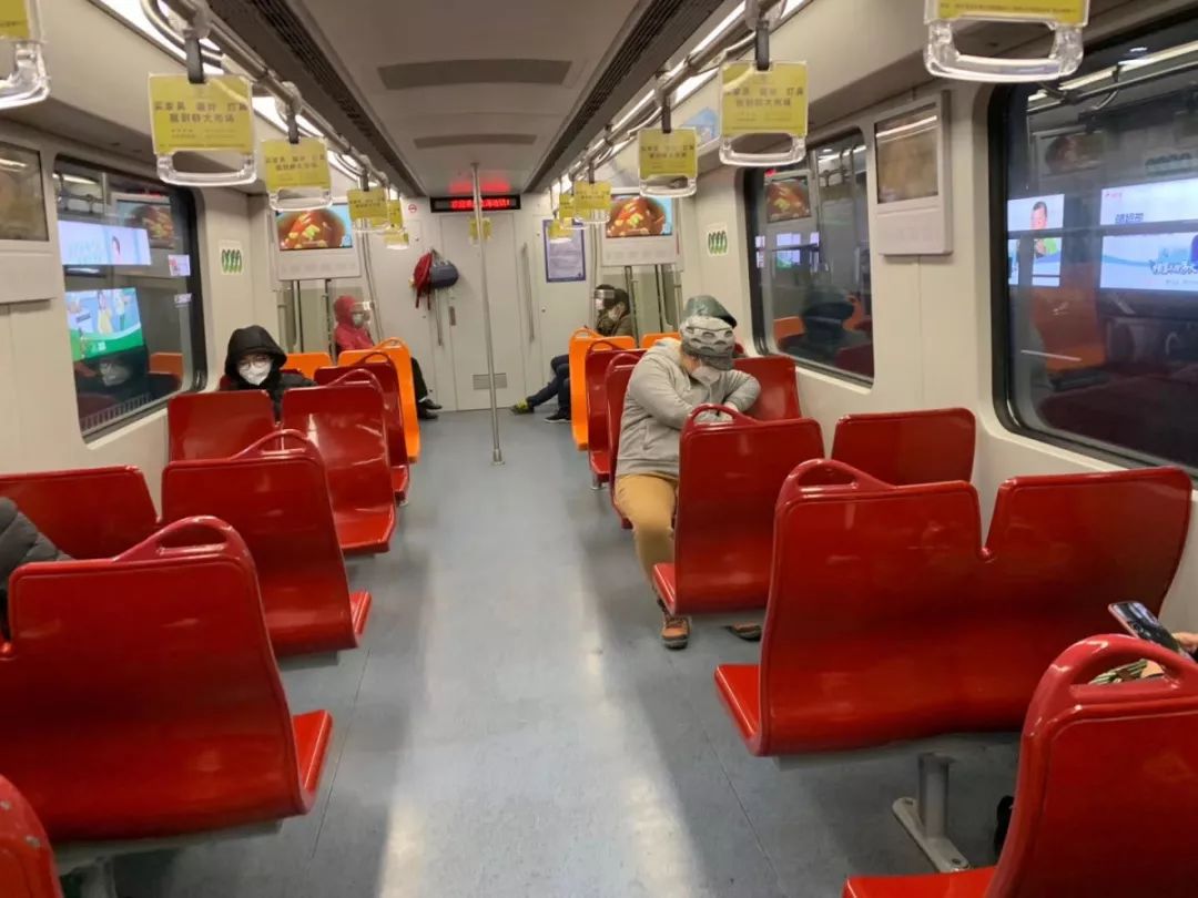 地铁挤吗?口罩都戴了吗?上海复工首日啥情况?