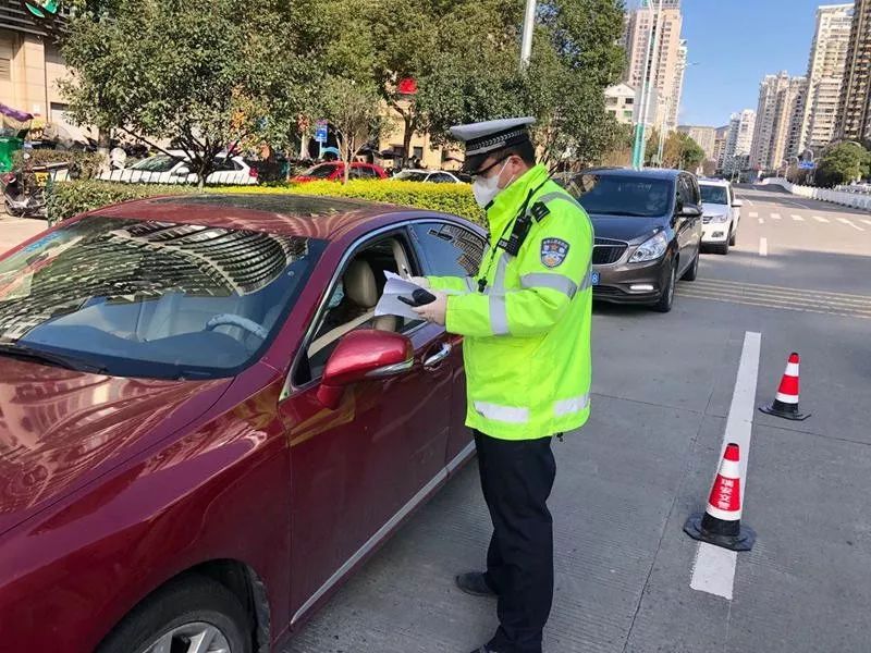 瑞安交警设卡检查违规上路车辆处罚