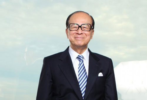 李嘉诚捐1亿抗疫,曾被批一毛不拔,香港几大富