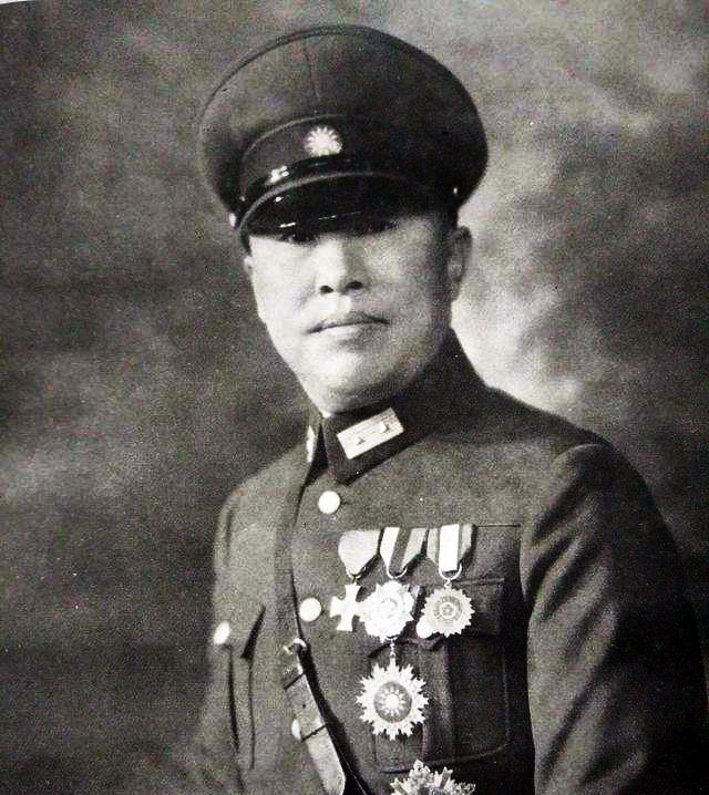 他原是东北军炮兵司令,因在西安事变倒戈,成了全国炮兵司令