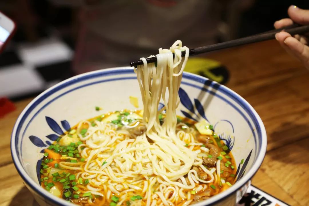 油泼面事件完整版 76822b439f4243638bc1d49ab9b86c79.jpeg