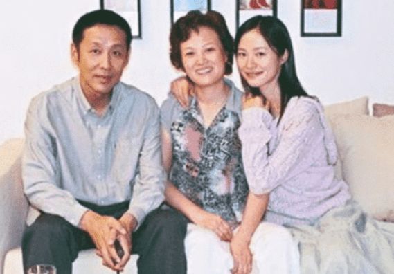 足足隐瞒了34年！爸爸却是陈道明，出道多年不拼