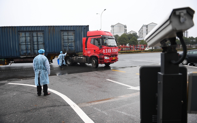 生鲜果蔬千里“闯关”进城：先要能出村，担心