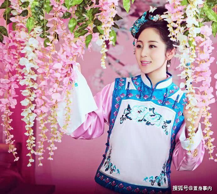 她是央视第一古典美女，丈夫为她抛妻弃子，继