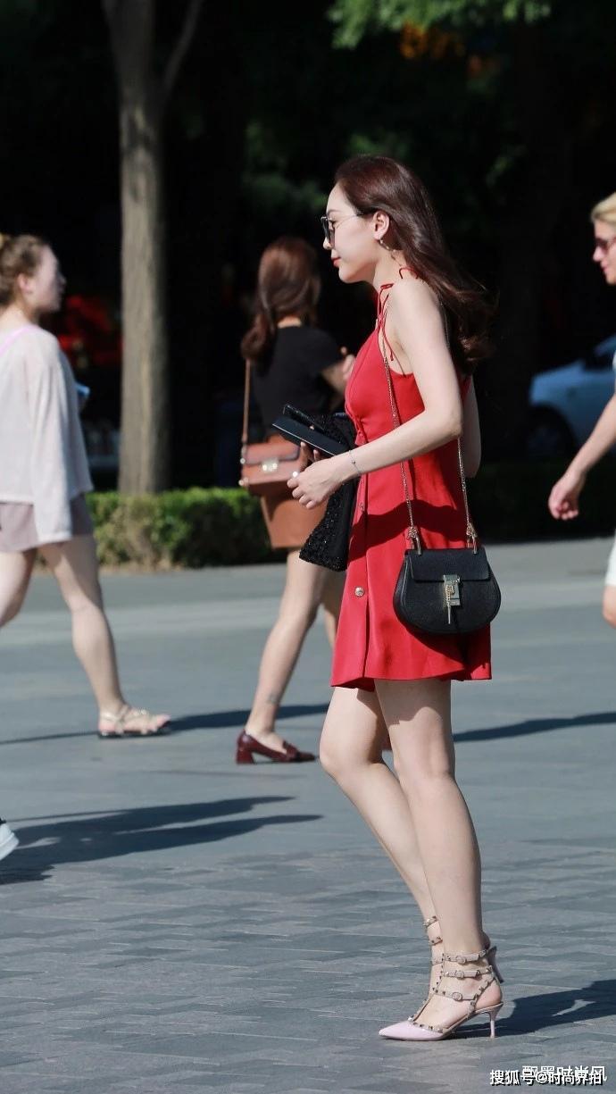 红裙子美女壁纸 af6f01a89e6a492ab0d936e6800112ba.jpeg