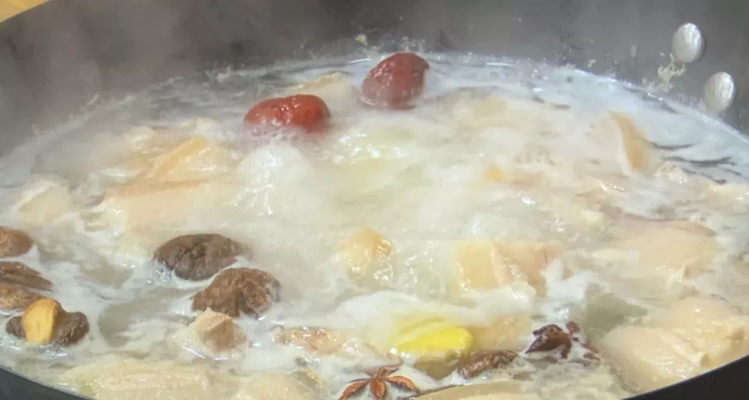 炖豆腐怎么才能炖进滋味 b4a0c3fc88354e49b34121b1f214bf66.jpeg