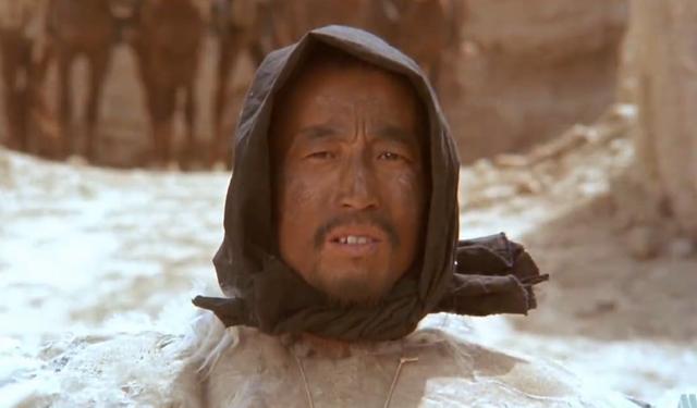 花20万元在西部沙漠搭起一座小镇拍出了中国不朽的一部西部武侠片