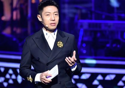 被困在加拿大的撒贝宁两眼通红,作为武汉人,他终于发声了!